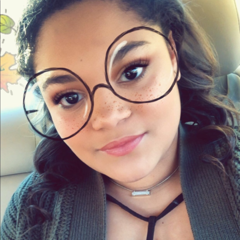 Meet your Posher, Kayla